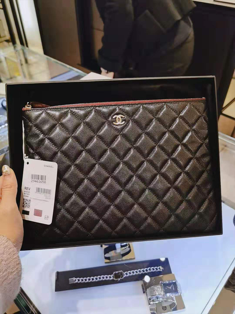 chanel pouch