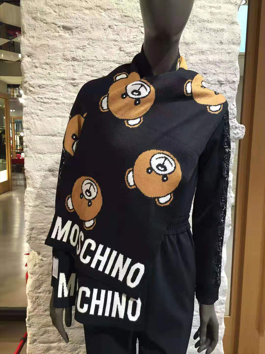 moschino teddy scarf