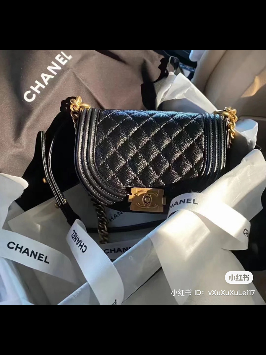 Túi Chanel Small Boy Messenger Bag đen da caviar best quality