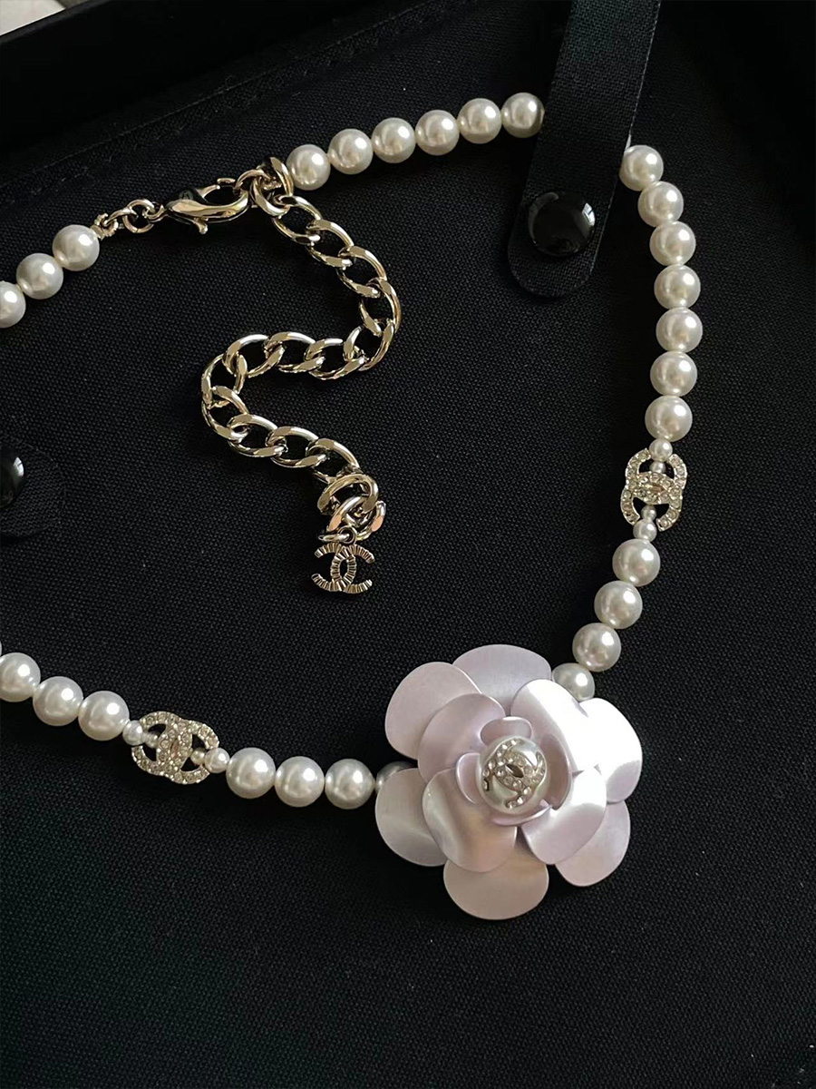 Chanel Unsigned 1950s Gripoix Black Flower Faux Pearl Necklace Choker  Earrings