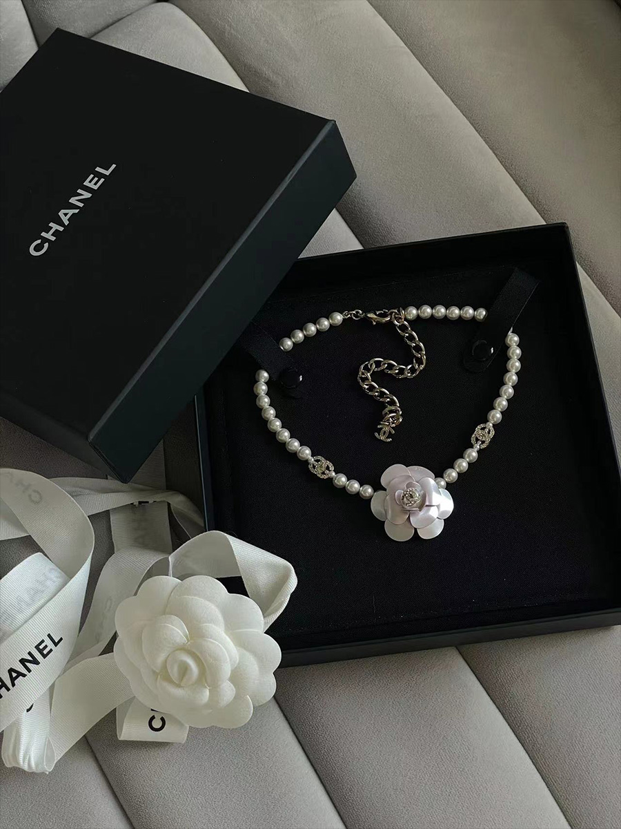 CHANEL+Camellia+CC+Crystal+Pearl+Short+Necklace+Gold+Metal+Authentic+NIB