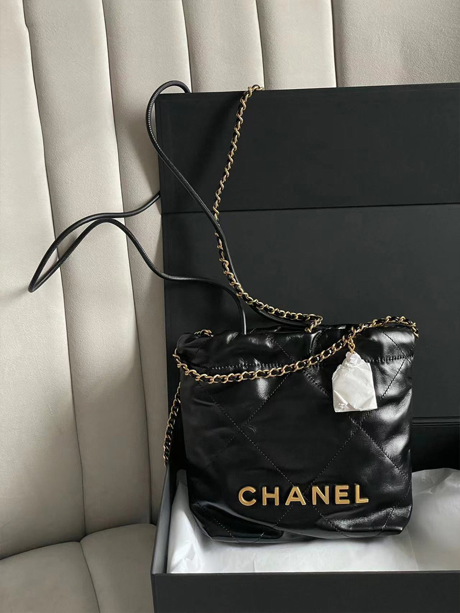 Chanel 22 medium GHW