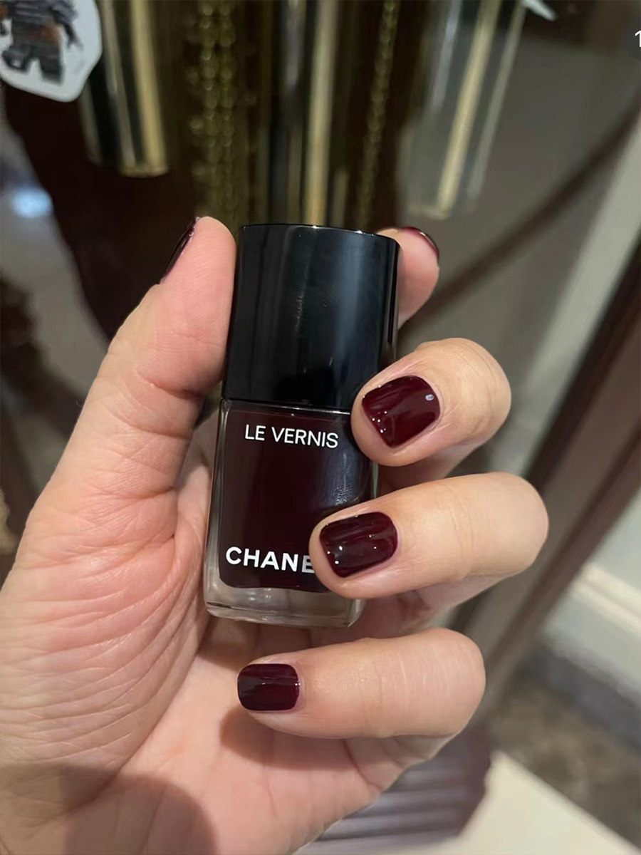 Chanel Le Vernis Nail Glamour Colour QX | Rouge 155 Noir