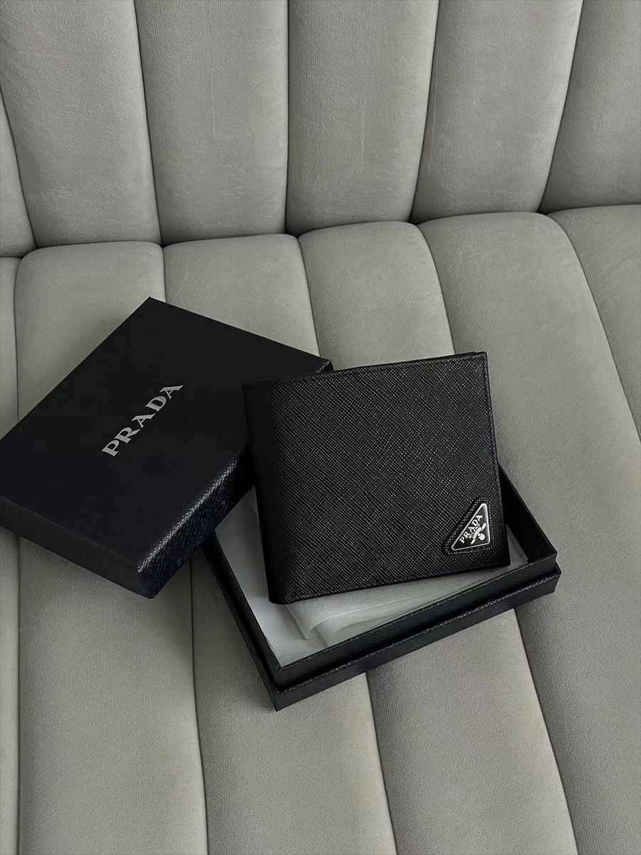 Leather wallet Prada Black in Leather - 32986752